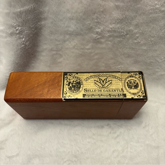 Olor Cigar Box Wood 7.5” Tall, Removable Lid Great Condition Label Intact - Picture 6 of 8